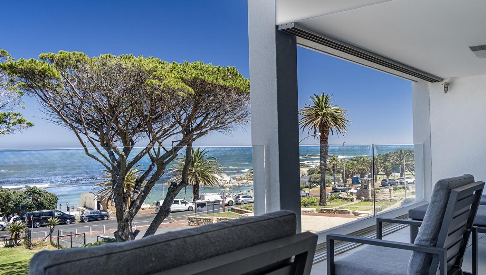 Blue Views Penthouse Beachfront Apartment With Pool Le Cap Extérieur photo